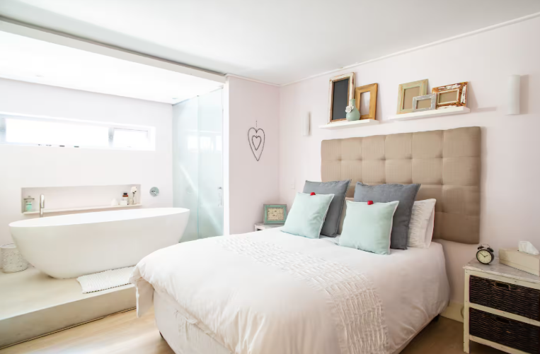 2 Bedroom Property for Sale in Vredehoek Western Cape